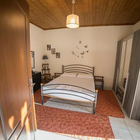 Ira's House * Tríkala